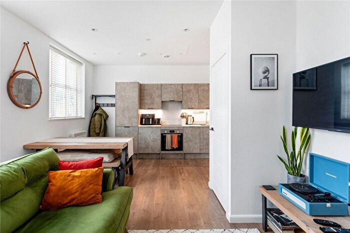 1 Bedroom Flat For Sale In Kingston Road, London, SW20