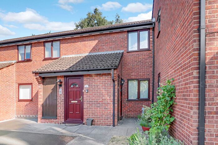 2 Bedroom Maisonette For Sale In Brookdale Court, Nottingham, NG5