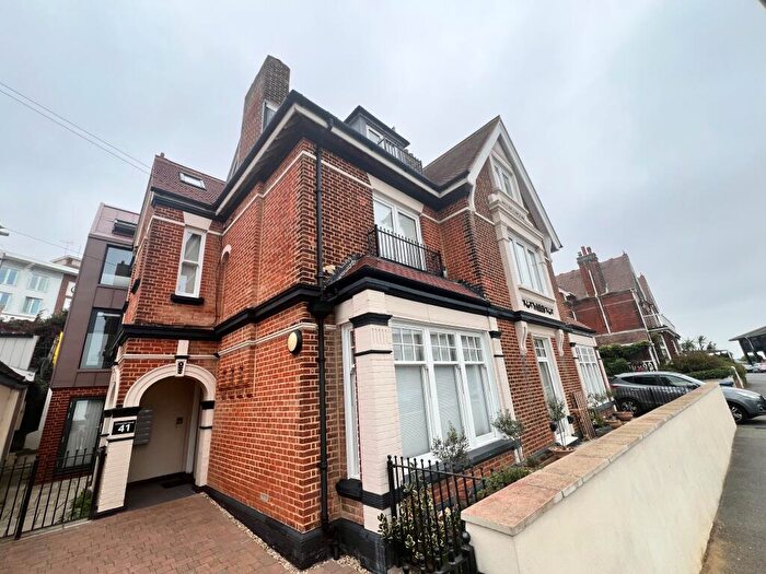2 Bedroom Flat To Rent In Alexandra House, Felixstowe, IP11