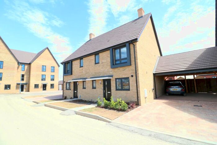 3 Bedroom Semi-Detached House To Rent In Saddleback Close, Kingsnorth, TN25