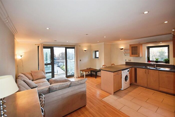 2 Bedroom Flat To Rent In Tallow Road, Brentford, TW8