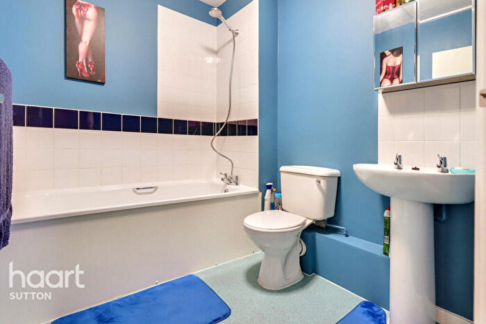 1 Bedroom Flat For Sale In Thicket Road, Sutton, SM1