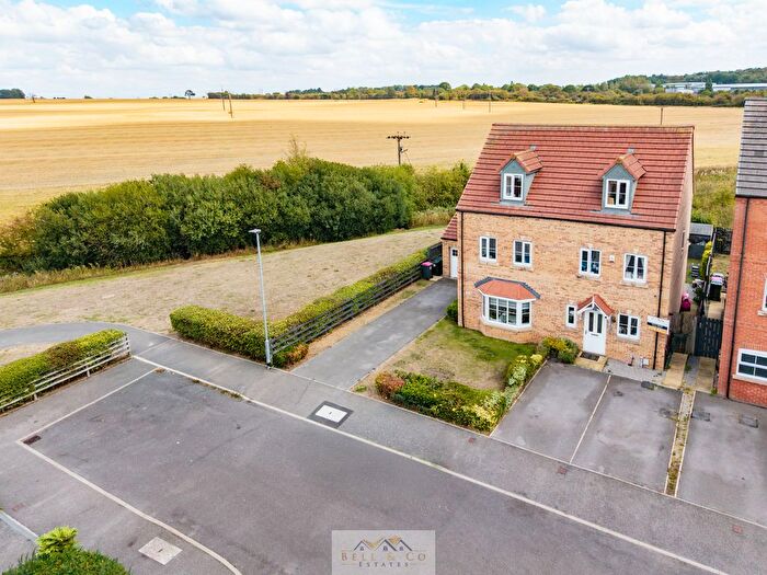 3 Bedroom Semi-Detached House For Sale In Barrow Way, Laughton Common, Sheffield, S25