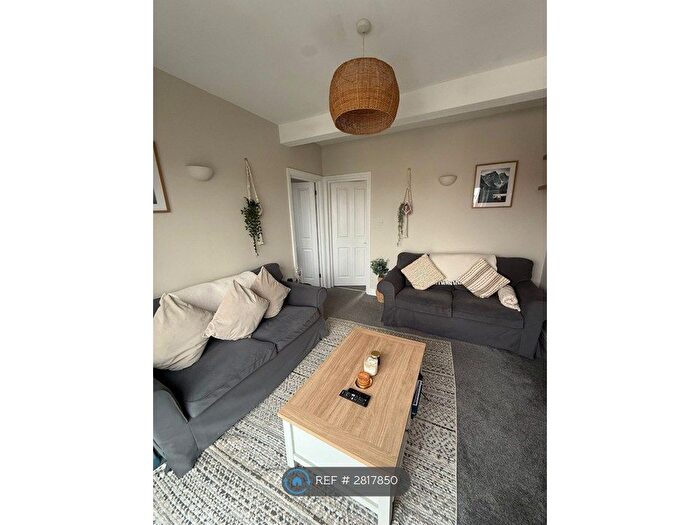2 Bedroom Flat To Rent In London, London, SW19
