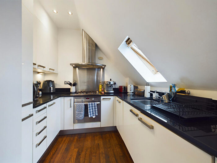 2 Bedroom Flat To Rent In A Manor Grove, Beckenham, Kent, BR3