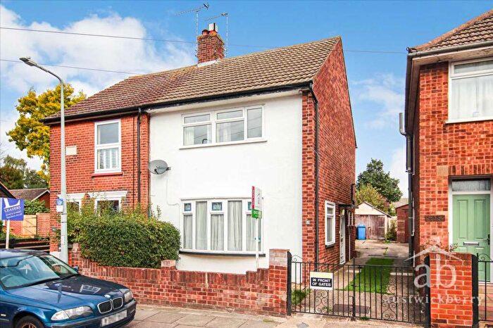 3 Bedroom Semi Detached House For Sale In Hutland Road, Ipswich, IP4