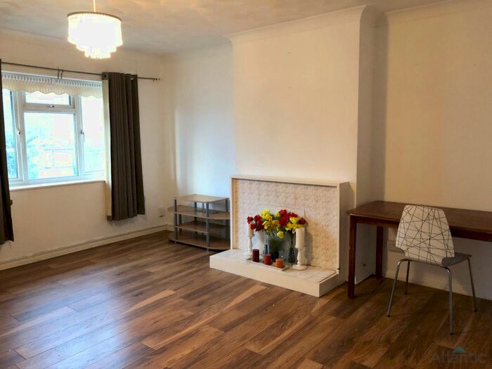 2 Bedroom Flat To Rent In Rush Green Road, Romford, RM7