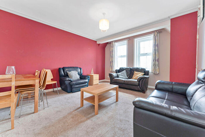 3 Bedroom Flat To Rent In L Gorgie Road, Edinburgh, EH11