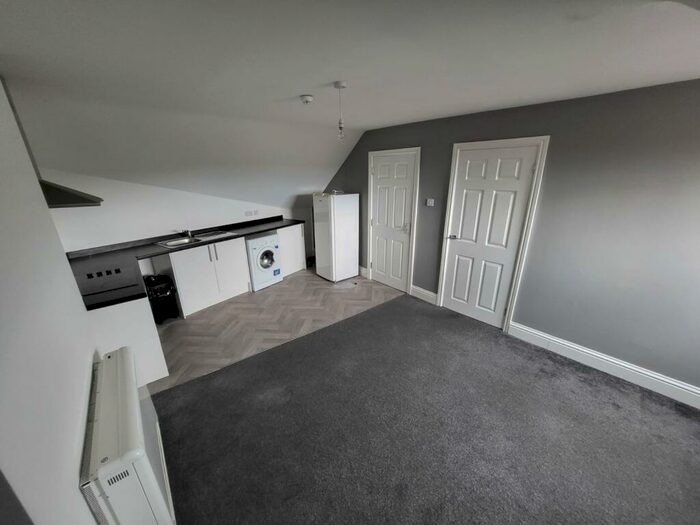 1 Bedroom Flat To Rent In High Street, Cradley Heath, B64