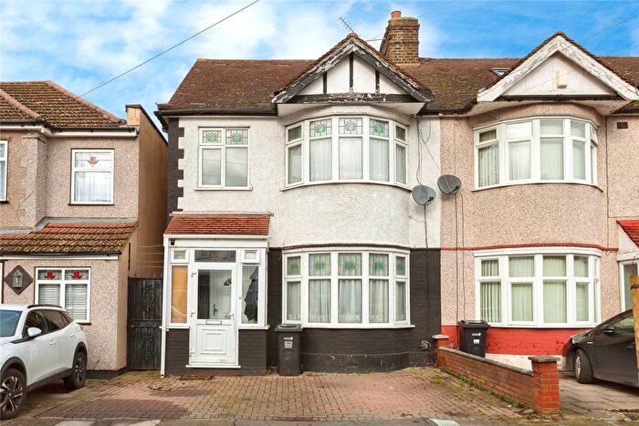 4 Bedroom End Terrace House For Sale In Selwyn Avenue, Newbury Park, Ilford, Essex, IG3