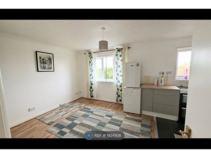 1 Bedroom Flat To Rent In Palmers Leaze, Bristol, BS32