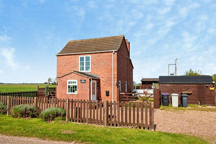 2 Bedroom Detached House For Sale In Haven Bank, New York, Lincoln, LN4