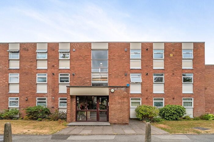 2 Bedroom Flat For Sale In Touchwood Hall Close, Solihull, West Midlands, B91