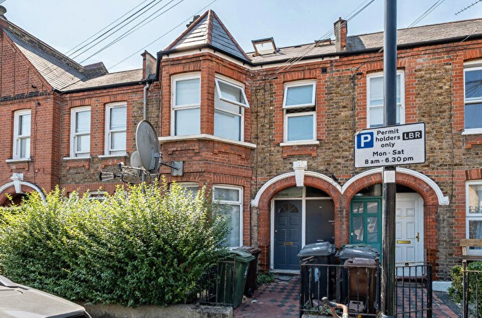 2 Bedroom Apartment For Sale In Hitcham Road, London, E17