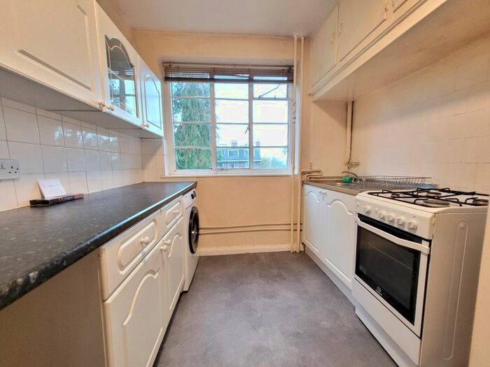 2 Bedroom Flat To Rent In Colney Hatch Lane, London, N10
