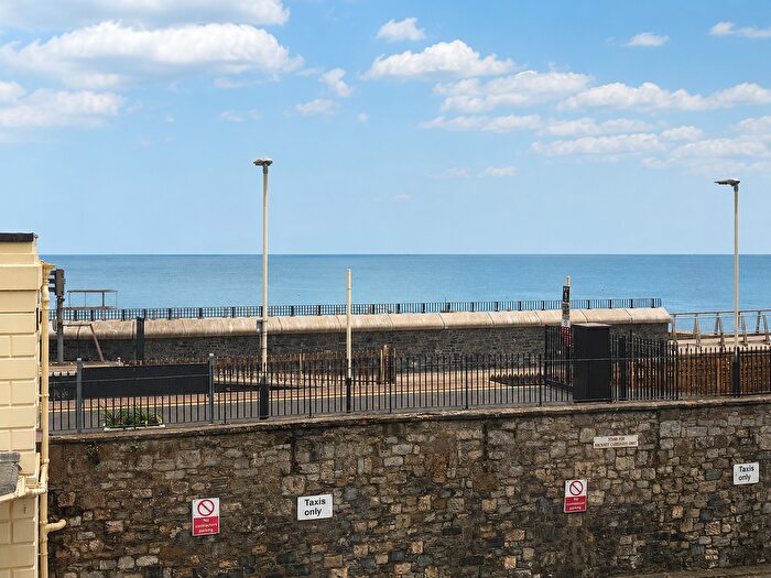 2 Bedroom Flat For Sale In Richmond Place, Dawlish, EX7
