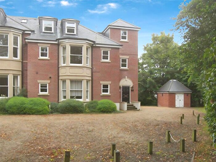 2 Bedroom Apartment For Sale In Horndean Road, Emsworth, Hampshire, PO10