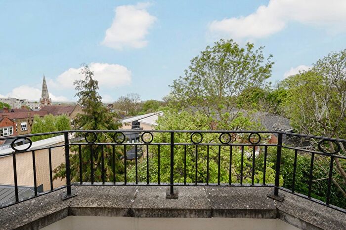 2 Bedroom Flat For Sale In Wimbledon Hill Road, London, SW19