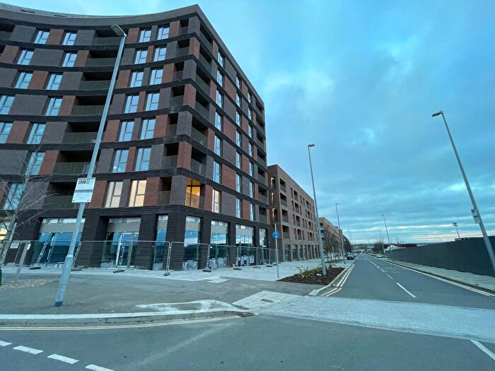 2 Bedroom Flat To Rent In Holcombe Mansions, IG11