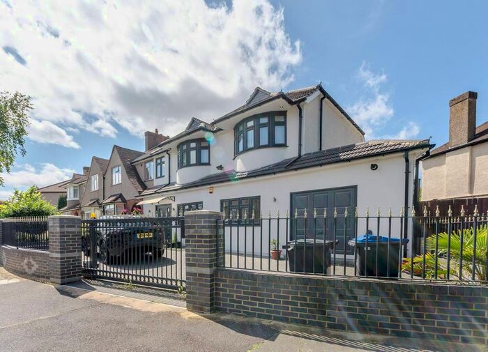 5 Bedroom Semi-Detached House To Rent In Thurleston Avenue, Morden, SM4