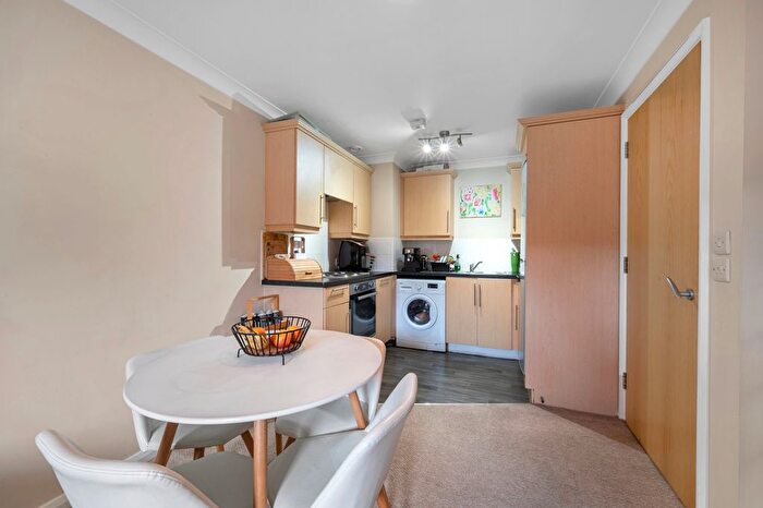 2 Bedroom Flat For Sale In Coombe Lane, London, SW20