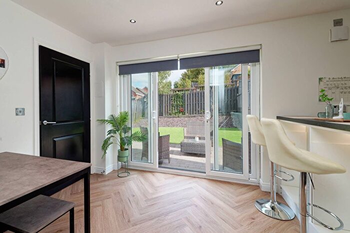 4 Bedroom Detached House For Sale In Vesuvius Drive, Motherwell, North Lanarkshire, ML1