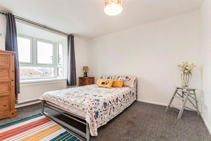 3 Bedroom Flat To Rent In Mill Place, Kingston Upon Thames, KT1