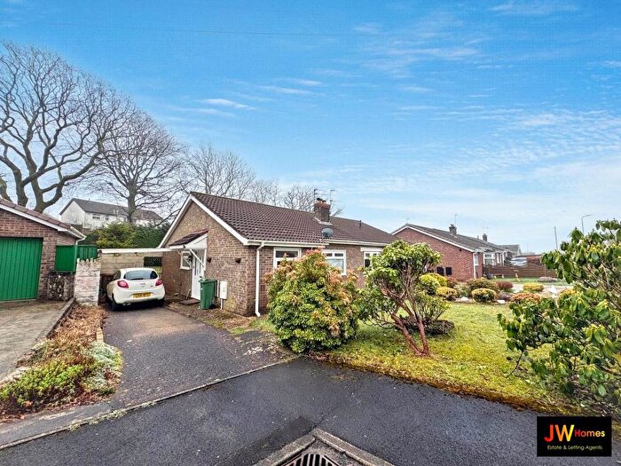 2 Bedroom Bungalow For Sale In Powis Close, Grove Park Blackwood, NP12