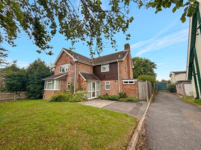 4 Bedroom Detached House To Rent In Martin Road, Havant, PO9
