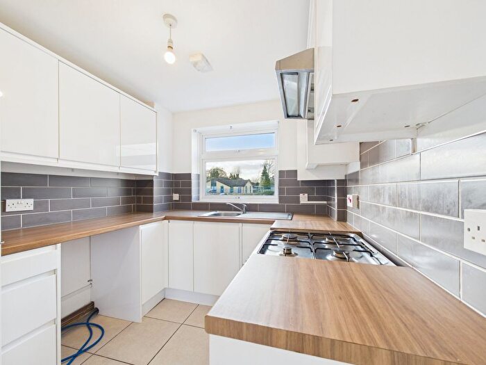 2 Bedroom Flat For Sale In Henwick Road, Worcester, Worcestershire, WR2
