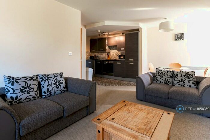 2 Bedroom Flat To Rent In Ladybarn Lane, Manchester, M14