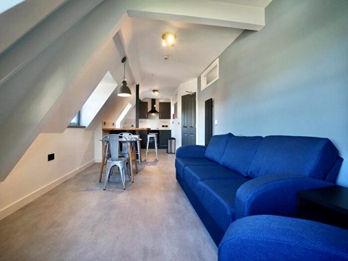 2 Bedroom Apartment To Rent In High Street, Bangor, LL57