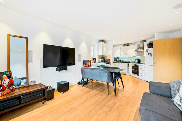 2 Bedroom Apartment To Rent In Ref: Gf - Reynolds Avenue, Redhill, RH1