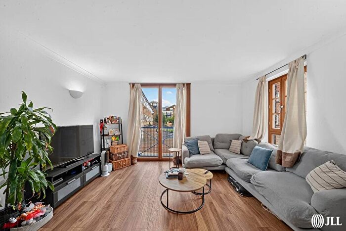 2 Bedroom Flat For Sale In Narrow Street London, E14
