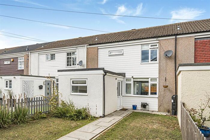 3 Bedroom House For Sale In Wood Close, Windsor, SL4
