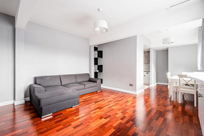 2 Bedroom Flat To Rent In City View House, Bethnal Green Road, E2