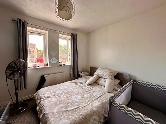 2 Bedroom Detached House To Rent In Heron Walk, Oxen Lease, Singleton, Ashford, TN23