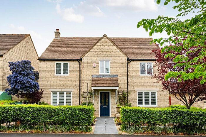 4 Bedroom Detached House For Sale In Bluebell Way, Carterton, Oxfordshire, OX18