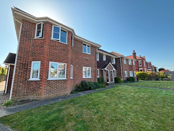 2 Bedroom Flat To Rent In South Canterbury Road, Canterbury, Kent, CT1