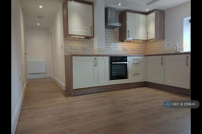 1 Bedroom Flat To Rent In Grayton House, Eastleigh, SO50