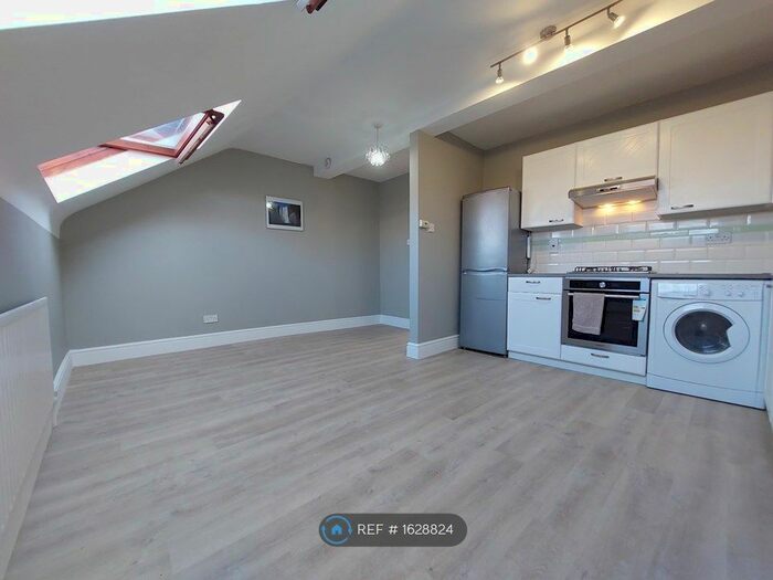 2 Bedroom Flat To Rent In Avenue Road, Acton, W3