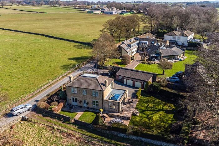 4 Bedroom Detached House For Sale In Carlton Lane, Yeadon, Leeds, LS19