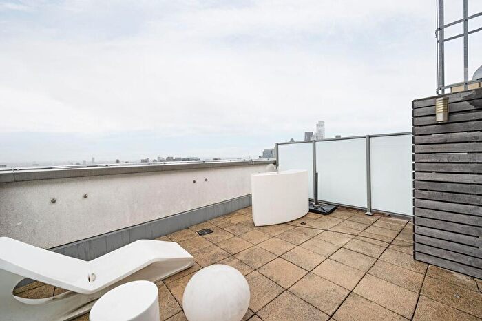 2 Bedroom Penthouse For Sale In Avantgarde Tower, Shoreditch, London, E1