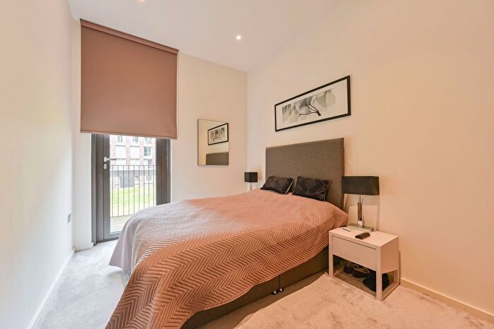 3 Bedroom Flat For Sale In New Union Square, Nine Elms, London, SW11