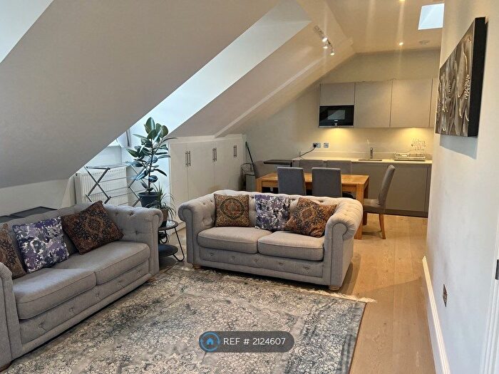 1 Bedroom Flat To Rent In The Avenue, Surbiton, KT5