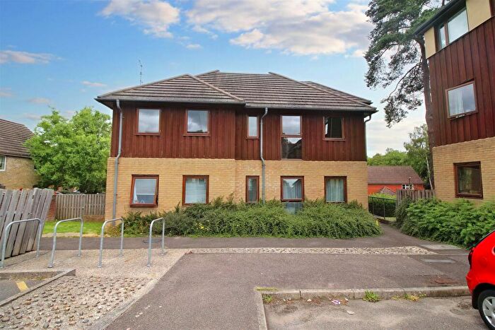 2 Bedroom Flat To Rent In Oakwood Court, Crawley, RH11