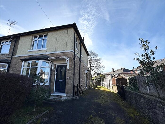 3 Bedroom End Of Terrace House For Sale In Spire Hollin, Glossop, Derbyshire, SK13