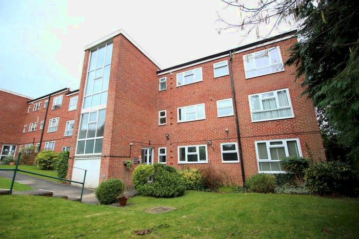 2 Bedroom Flat To Rent In Howton Place, Bushey Heath, Hertfordshire, WD23