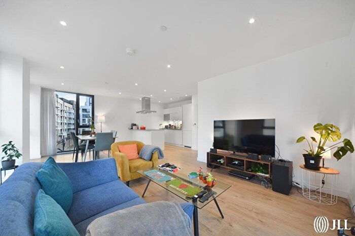 3 Bedroom Apartment For Sale In Merchants House, Forrester Way, London, E15