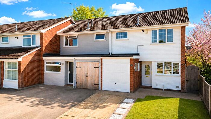 3 Bedroom End Of Terrace House For Sale In Cullen Close, Yateley, Hampshire, GU46